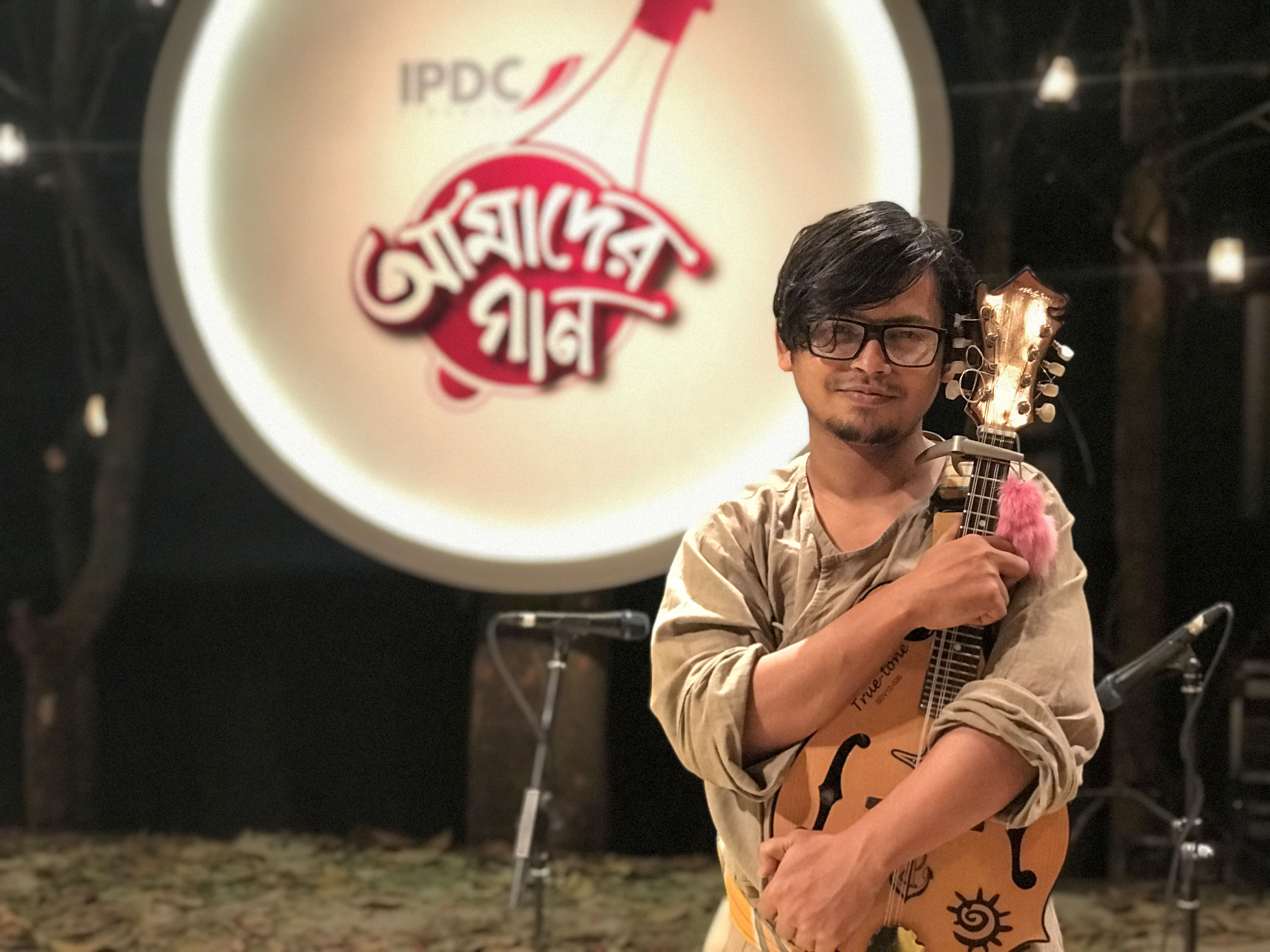 Samee on set of IPDC Amader Gaan